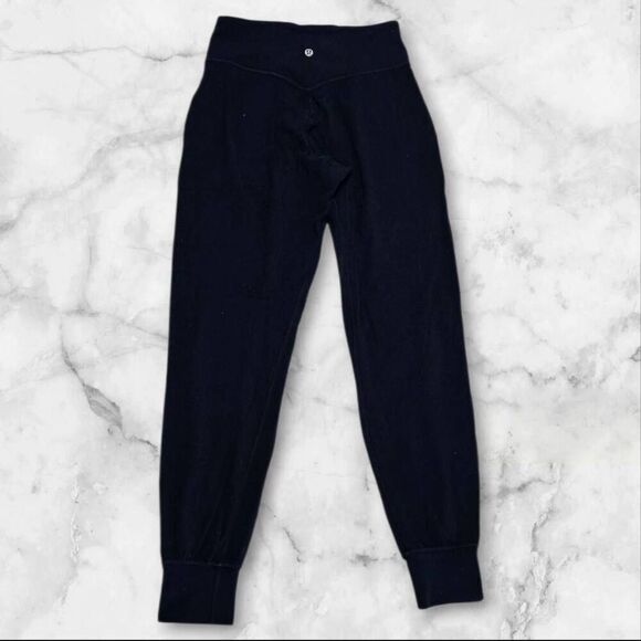 Lululemon Size 6 Dark Navy Blue Align Joggers - Picture 2 of 4